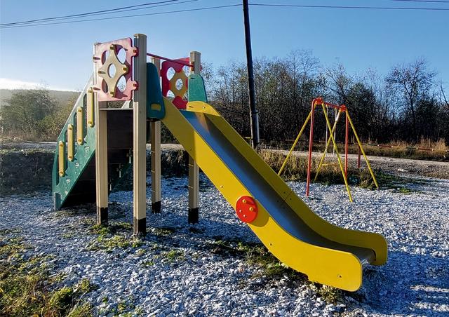 Игровые комплексы для дачи: проектирование, безопасность и креативные идеи для детей